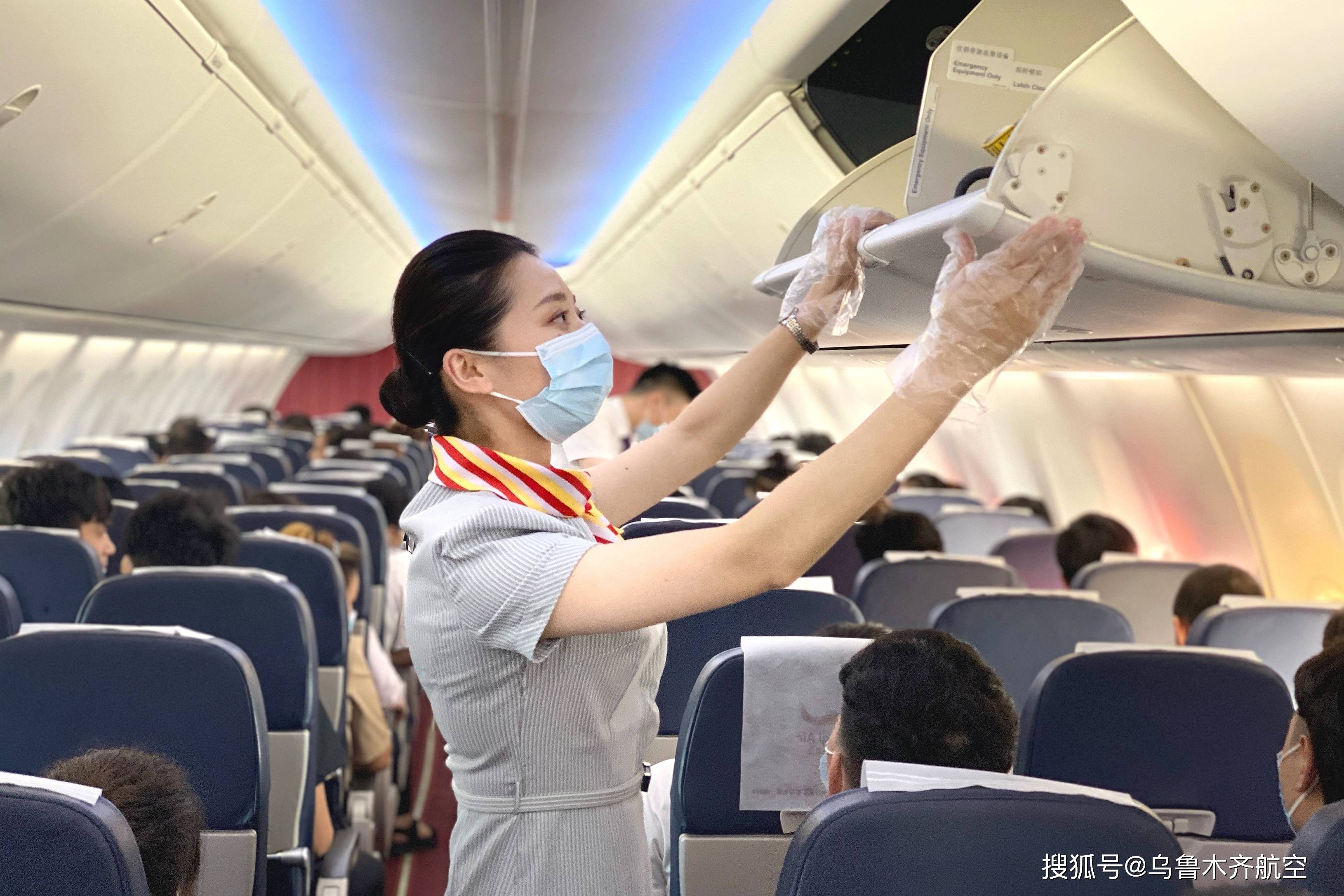 乌鲁木齐航空乘务员张梓涵保持期待更要保持热爱