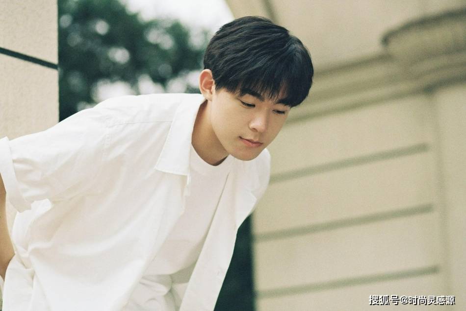 刘昊|你是谁的白衣少年?吴宇恒、吴磊、刘昊然、马启越演绎「少年感」白色造型