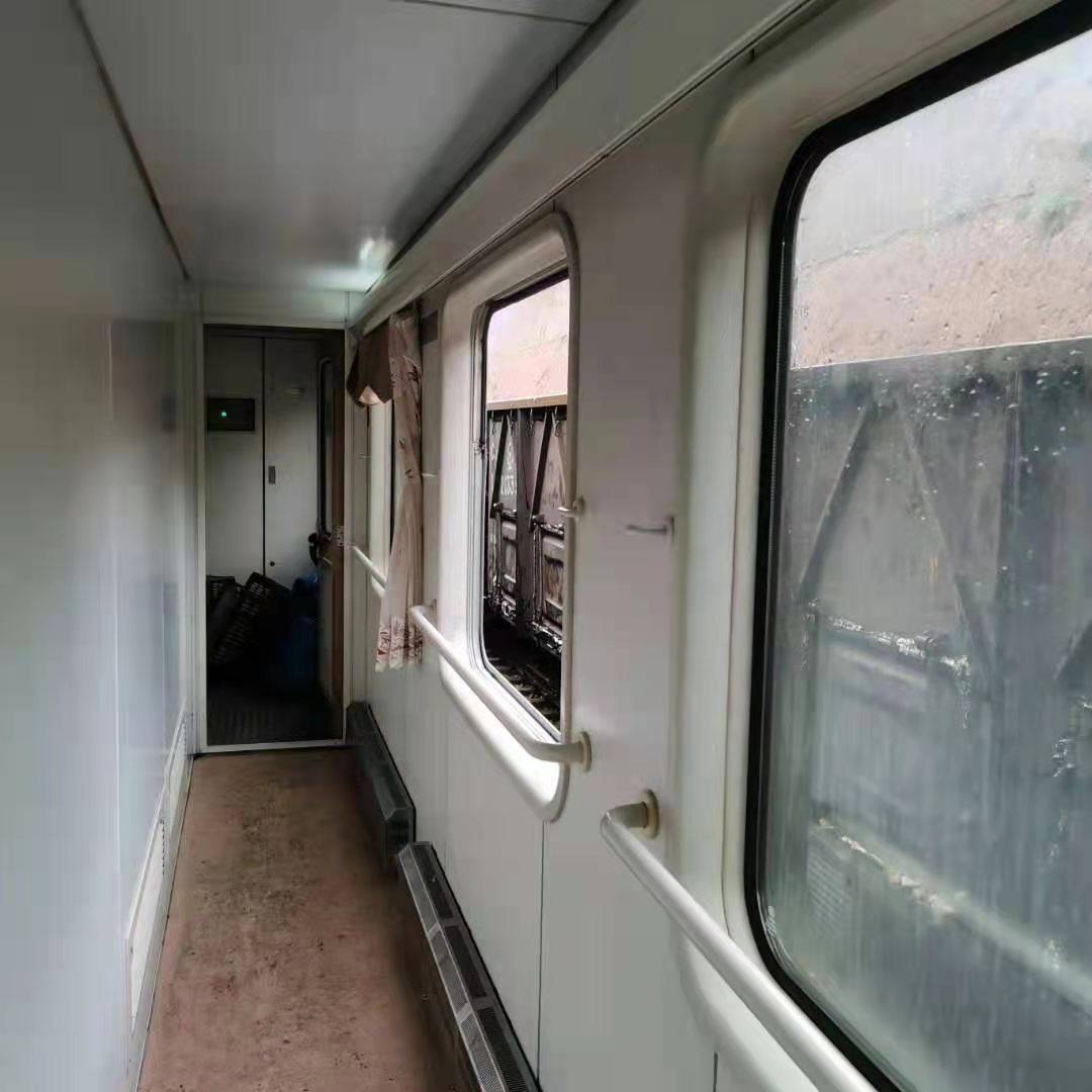 原创暴雨中k31列车的48小时乘客分享榨菜被困三天获救