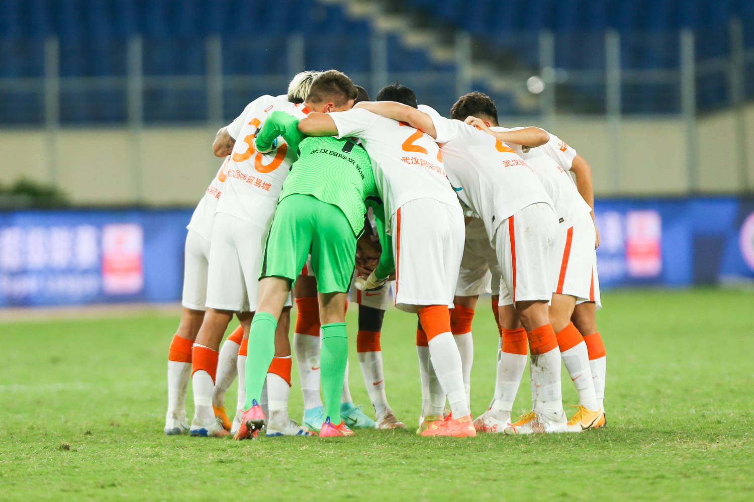 大连人赛季首胜|“前任”带领大连人征战今日,武汉队能否拿下“赛季首胜”?