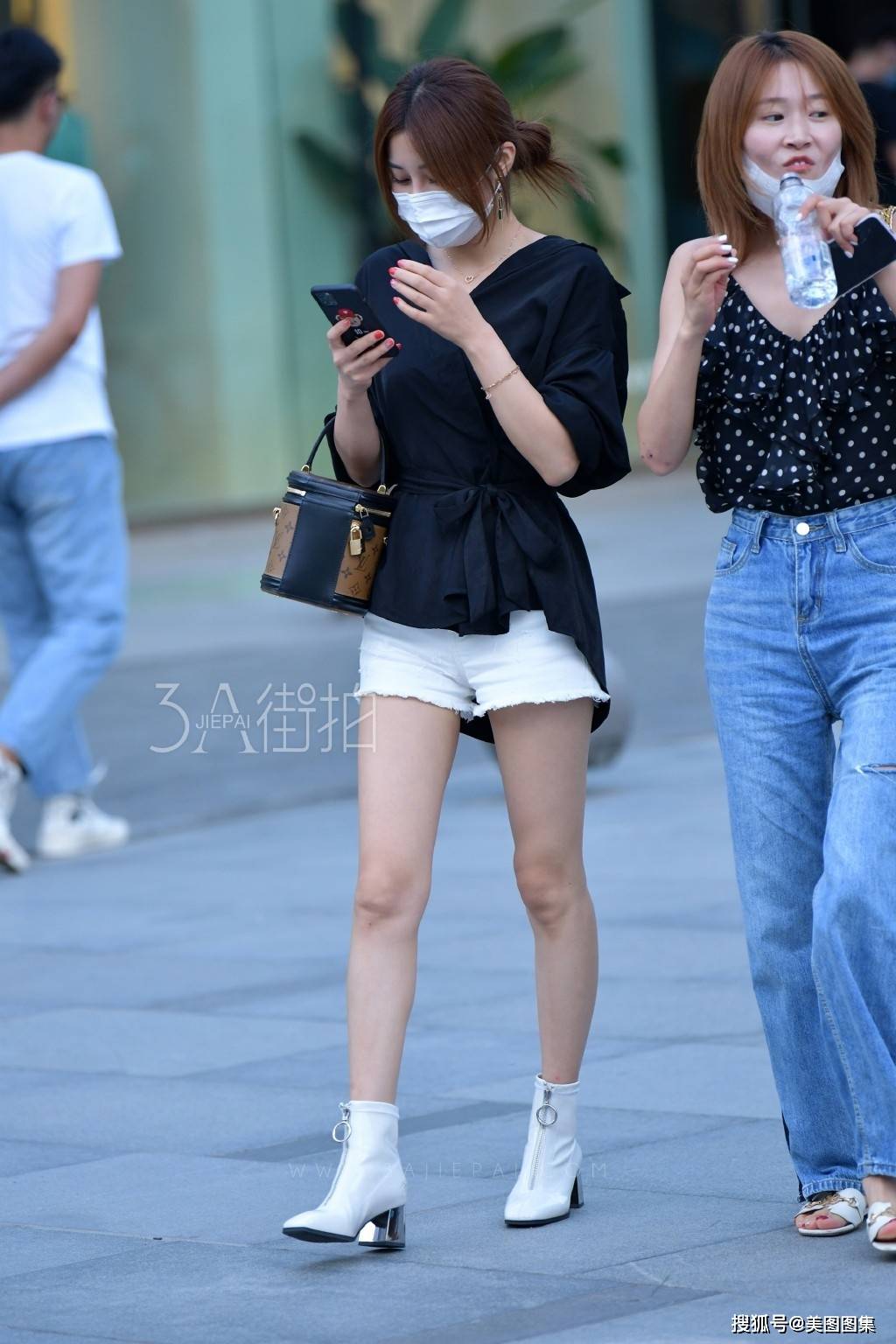 点金|魅眼娇羞合，丹唇逐笑开。不谈正义与邪恶，点金召未来