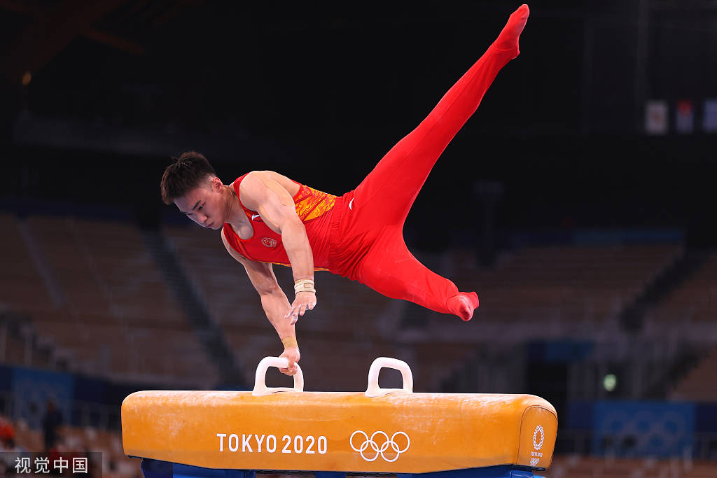 高清:中国队出战体操男子全能决赛 鞍马技术精湛