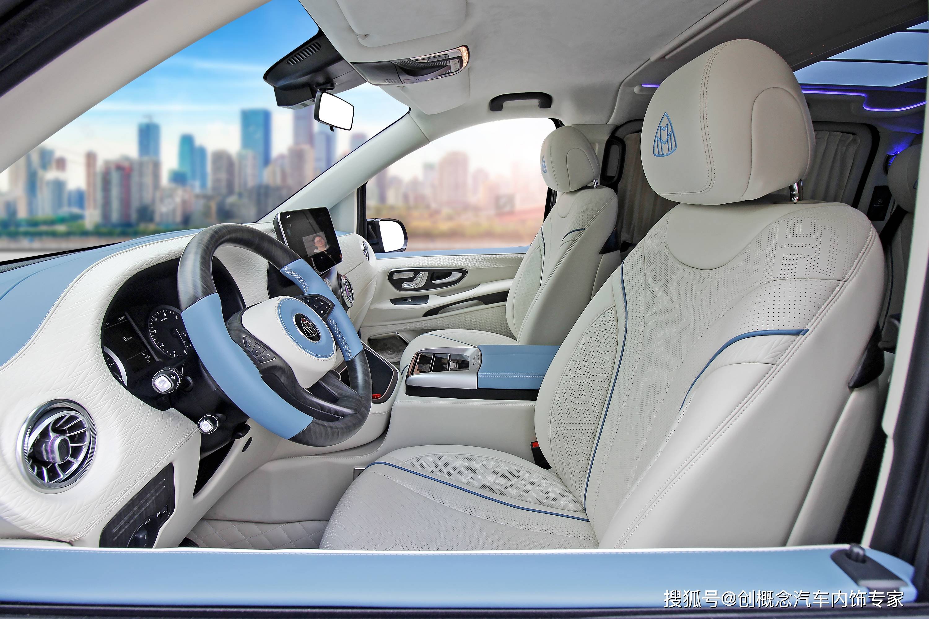 深圳奔驰威霆七座无隔断内饰改装蓝白色小清新风格