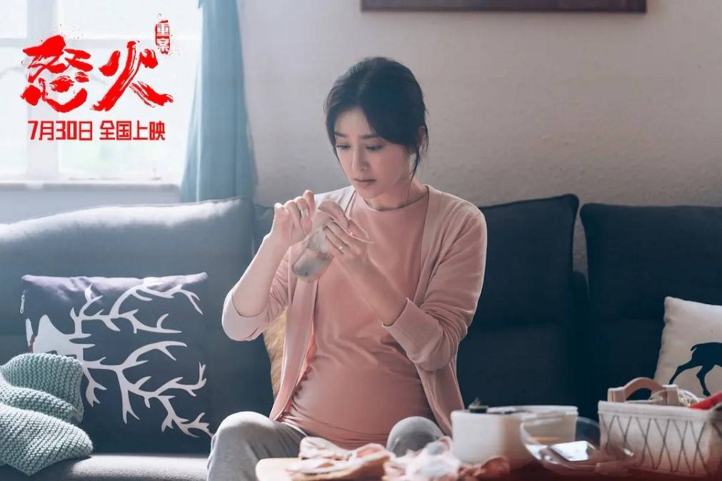 电影|秦岚现身电影《怒火·重案》首映礼 现场追忆导演陈木胜