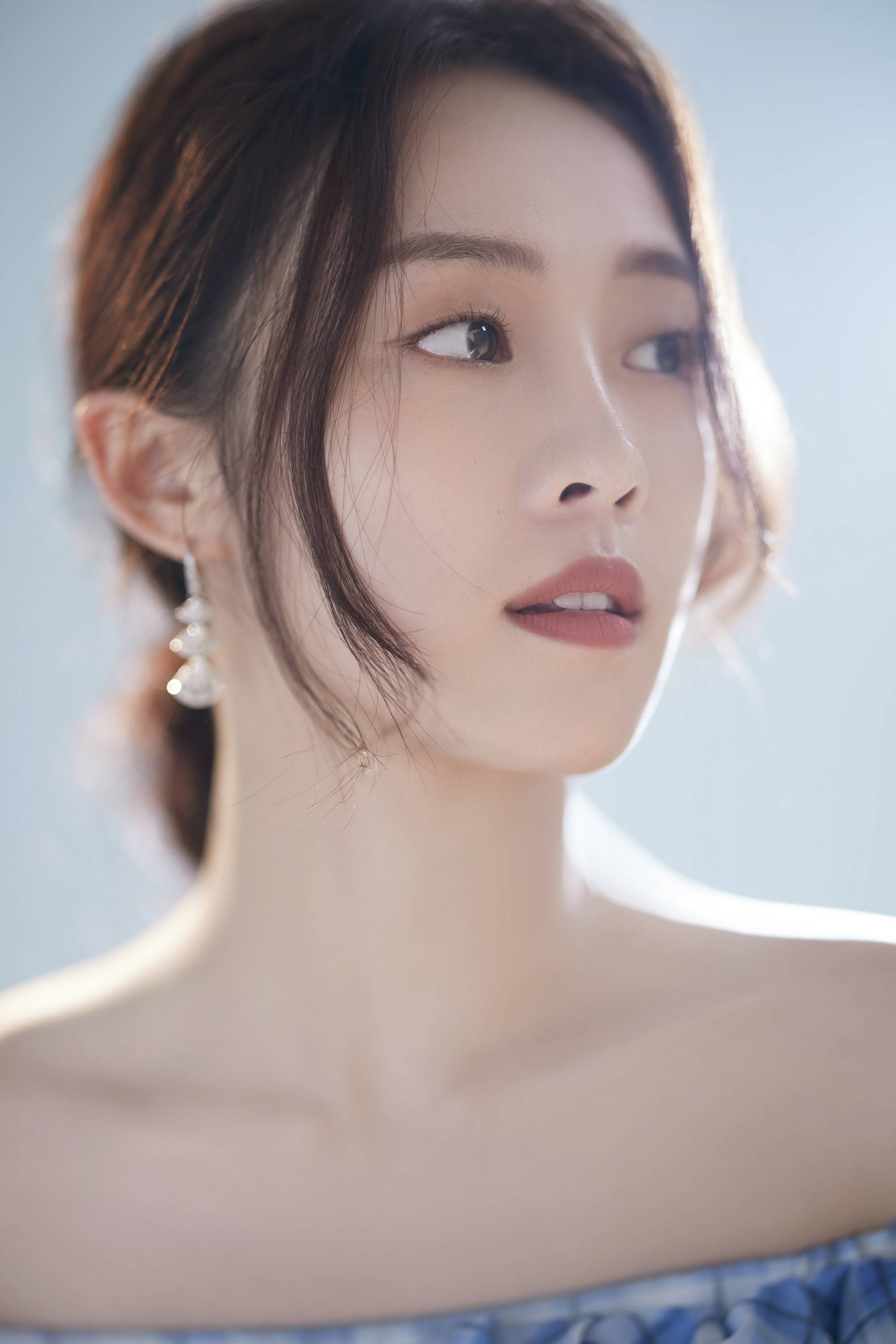 王珮寒温柔写真曝光 双戏霸屏暑期档备受好评