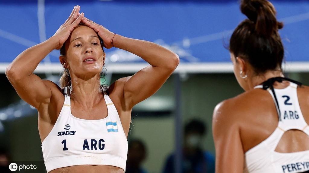 东京奥运会女子沙滩排球小组赛中国队获胜