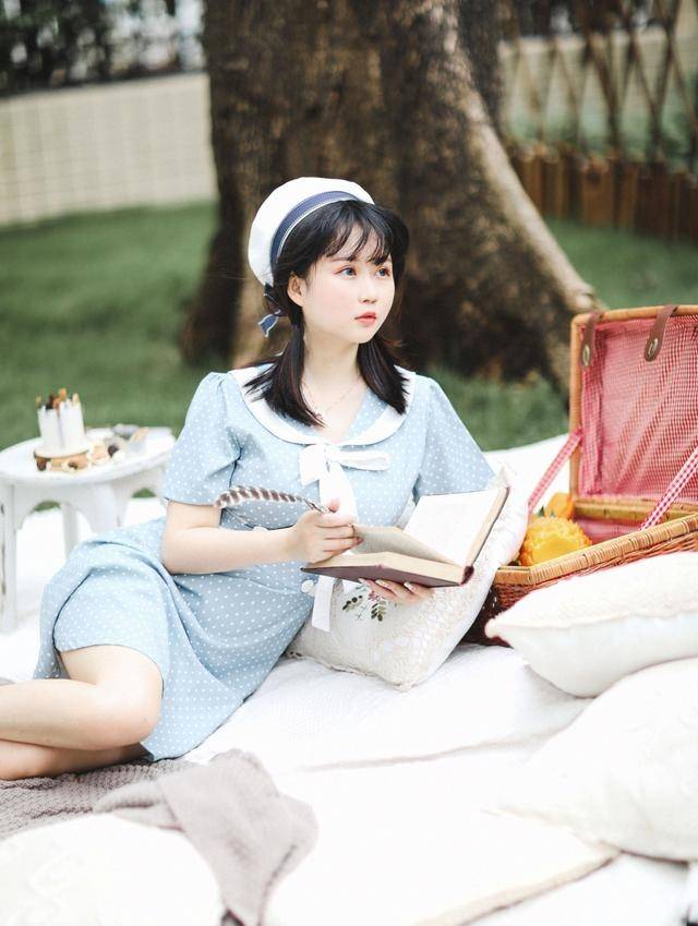 时尚|野外郊游的小姐姐,一袭浪漫的法式连衣裙,清纯可爱