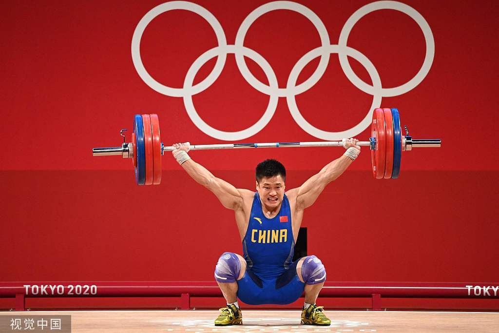 高清男子举重81公斤级决赛吕小军全力抓举杠铃