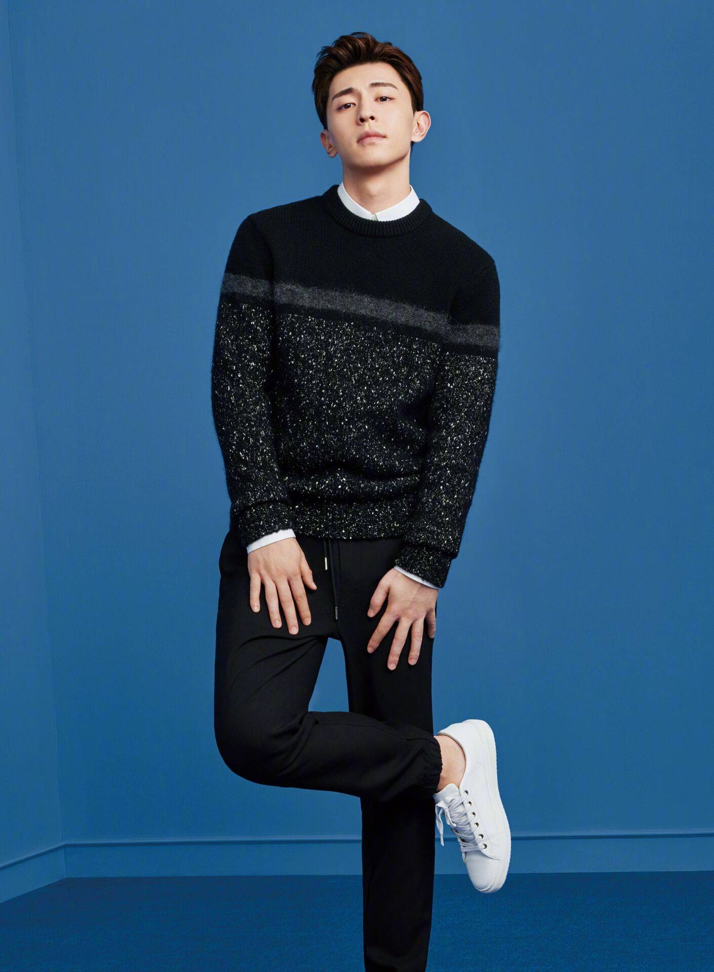 绅士男星邓伦时尚写真:优雅高贵,气质不凡