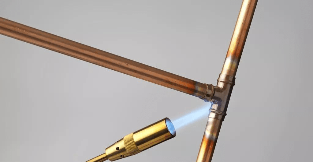 黄铜的手工电弧焊焊接黄铜除了用铜227及铜237外,也可以采用自制的