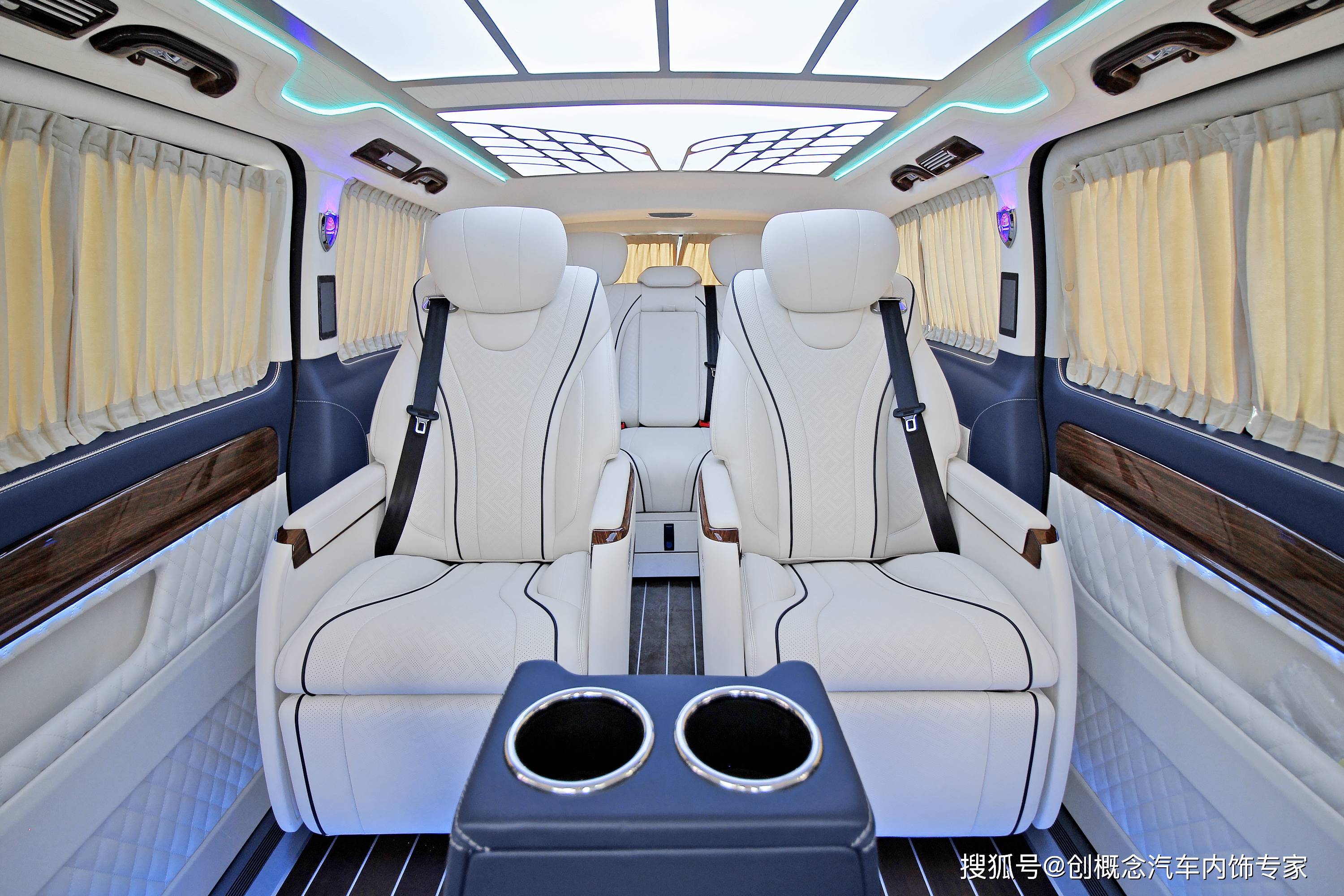 深圳奔驰威霆改装简约商务内饰加航空座椅无隔断简约有内涵