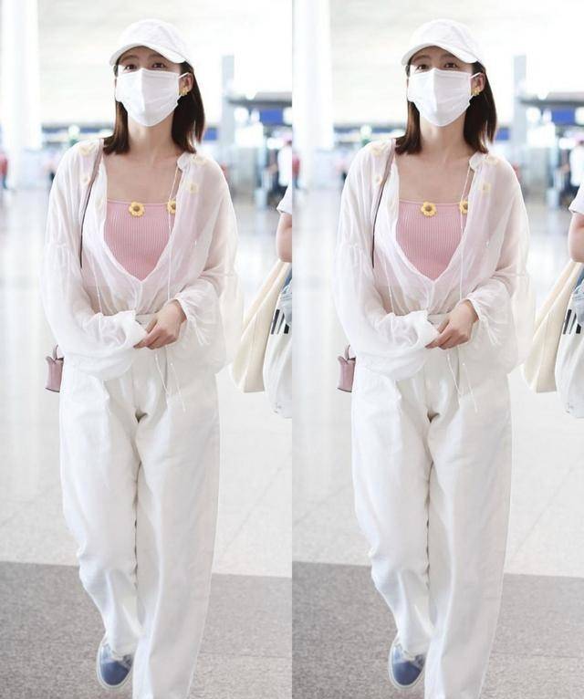 身材|李沁这造型真奇特,穿条“柱子裤”,感觉比张一山腿“粗”一圈