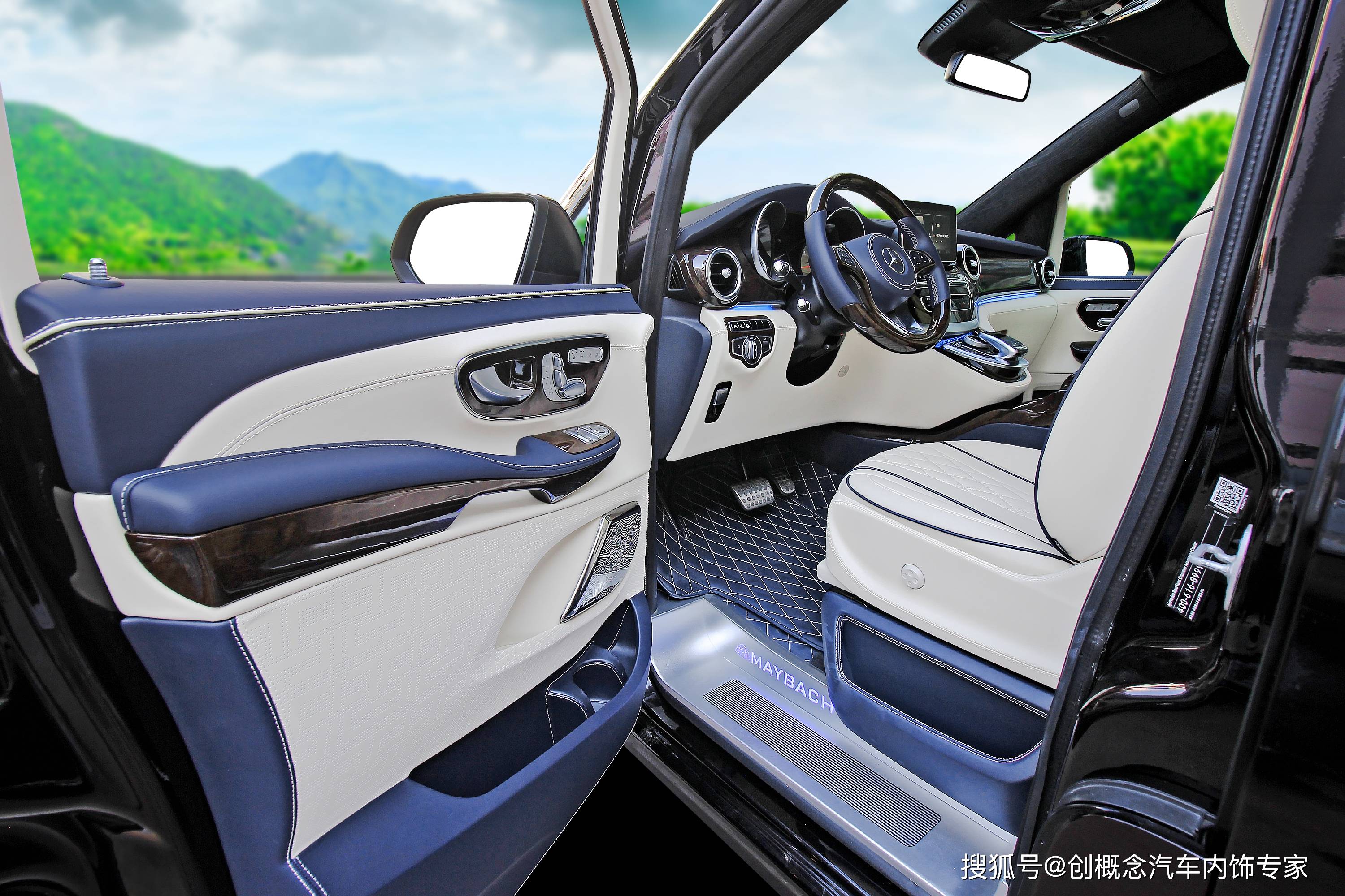 深圳奔驰v260七座无隔断内饰改装蓝白色双开门简约商务感爆棚