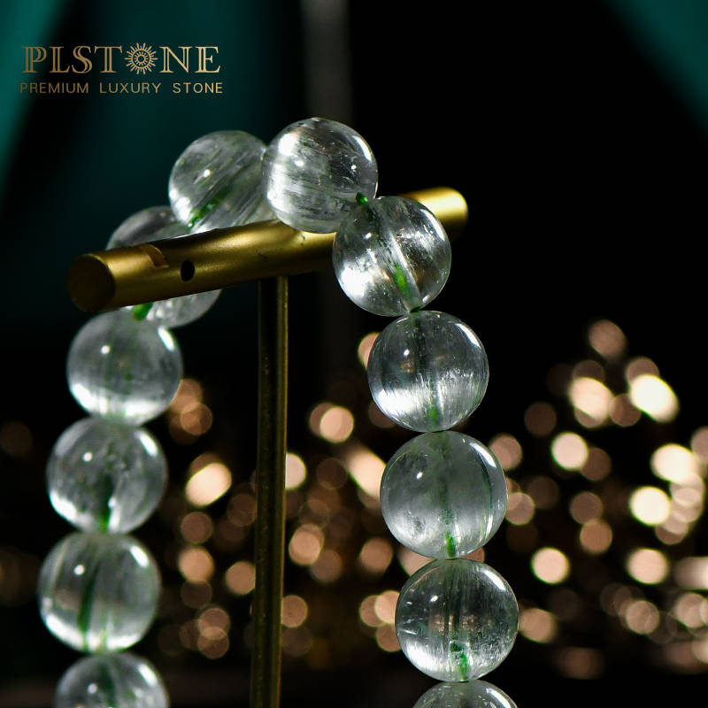 普琳丝被发现于美国北卡罗莱州亚历山大城的绿锂辉又名希登石