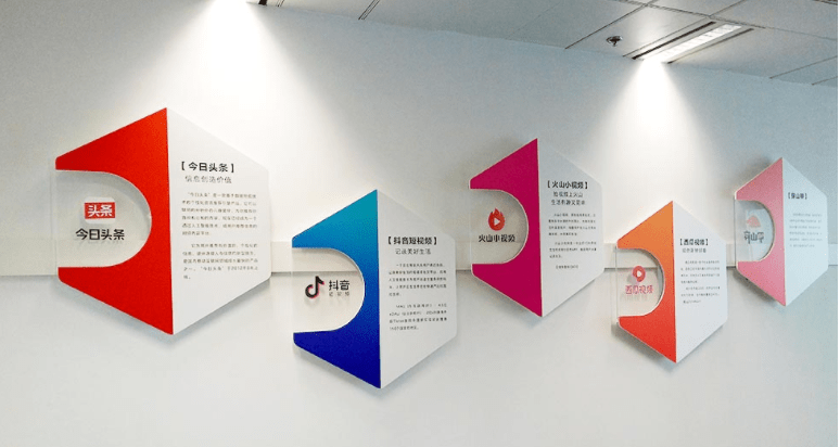 的选择:材料有背胶,亚克力,雪弗板,拱挤板等文化墙:首先考虑的是设计