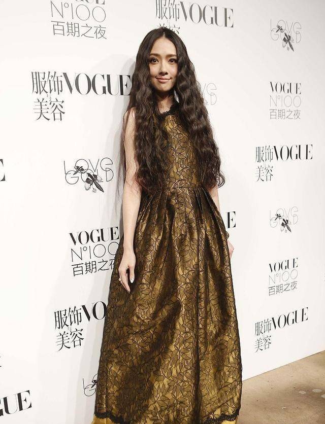 郭碧婷|自带贵气感的女人真瞩目，郭碧婷虽然像穿了“窗帘布”，但好美腻