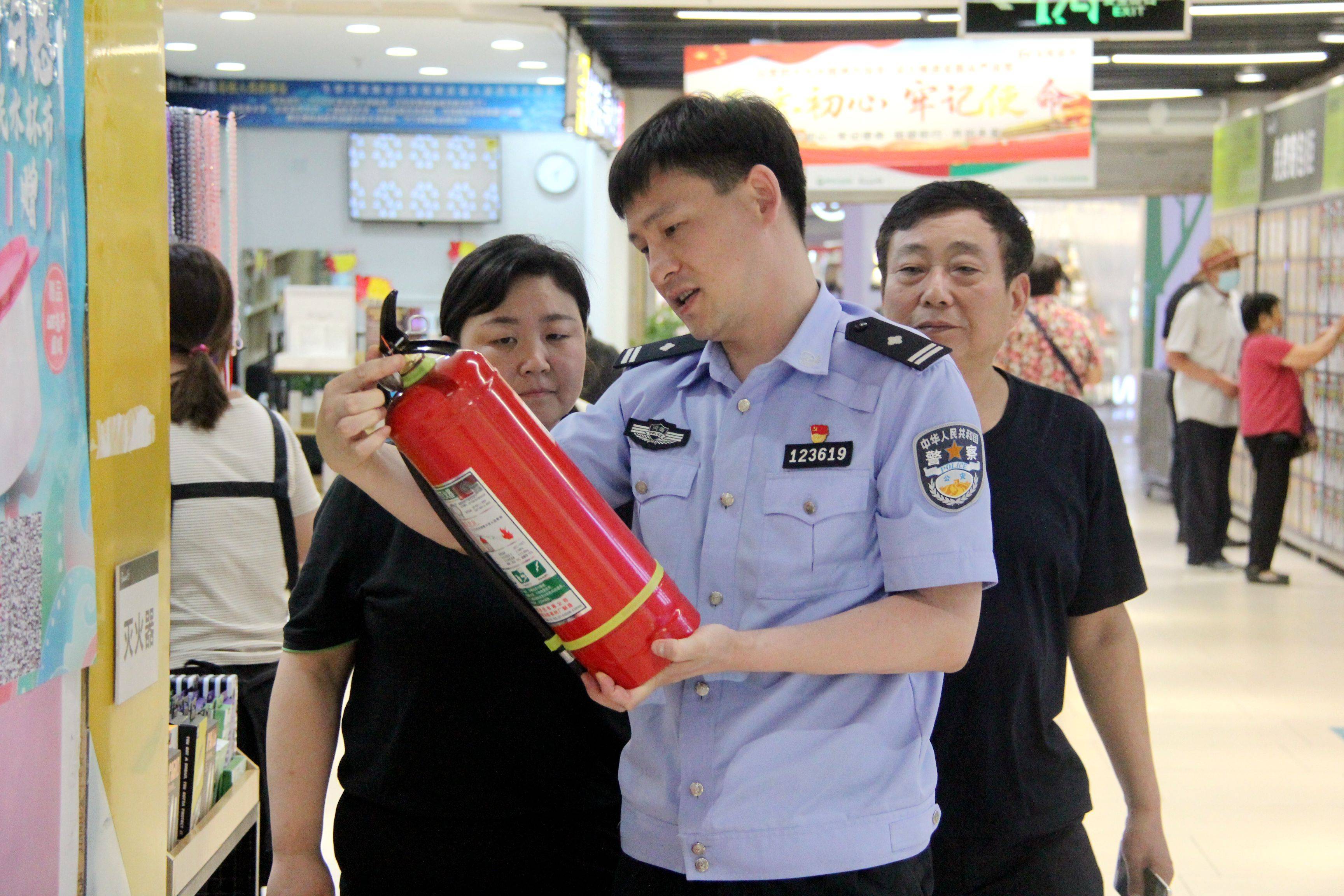 平顶山明星所长程明星视群众为亲人与群众心贴心