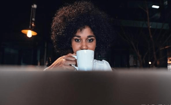 红灯|身体有这“3个”异常,是肝脏闪“红灯”了,,恭喜你肝还不错