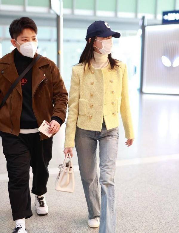 服装|董洁虽然40多了，但素颜依旧能打，除了面容稍显憔悴没缺点