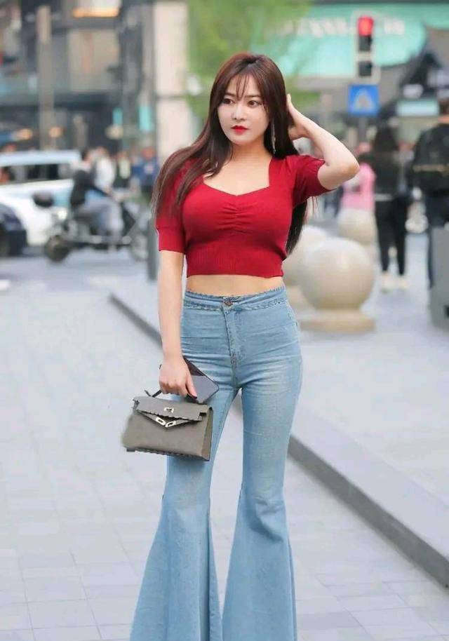时尚|专题街拍：牛仔裤是每个潮流女人必备的时尚单品