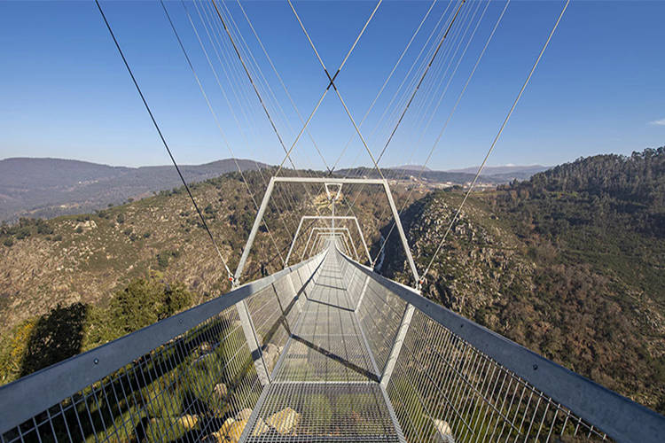 仍旧夏日炎炎?来景观吊桥上清爽一下吧!