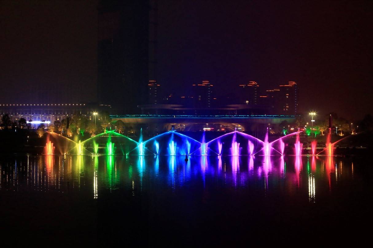 浙江绍兴上虞曹娥江喷泉从城市阳台看城市风景