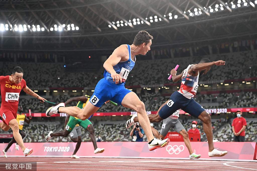 高清:男子4x100米接力决赛 中国队获第4挥手致意