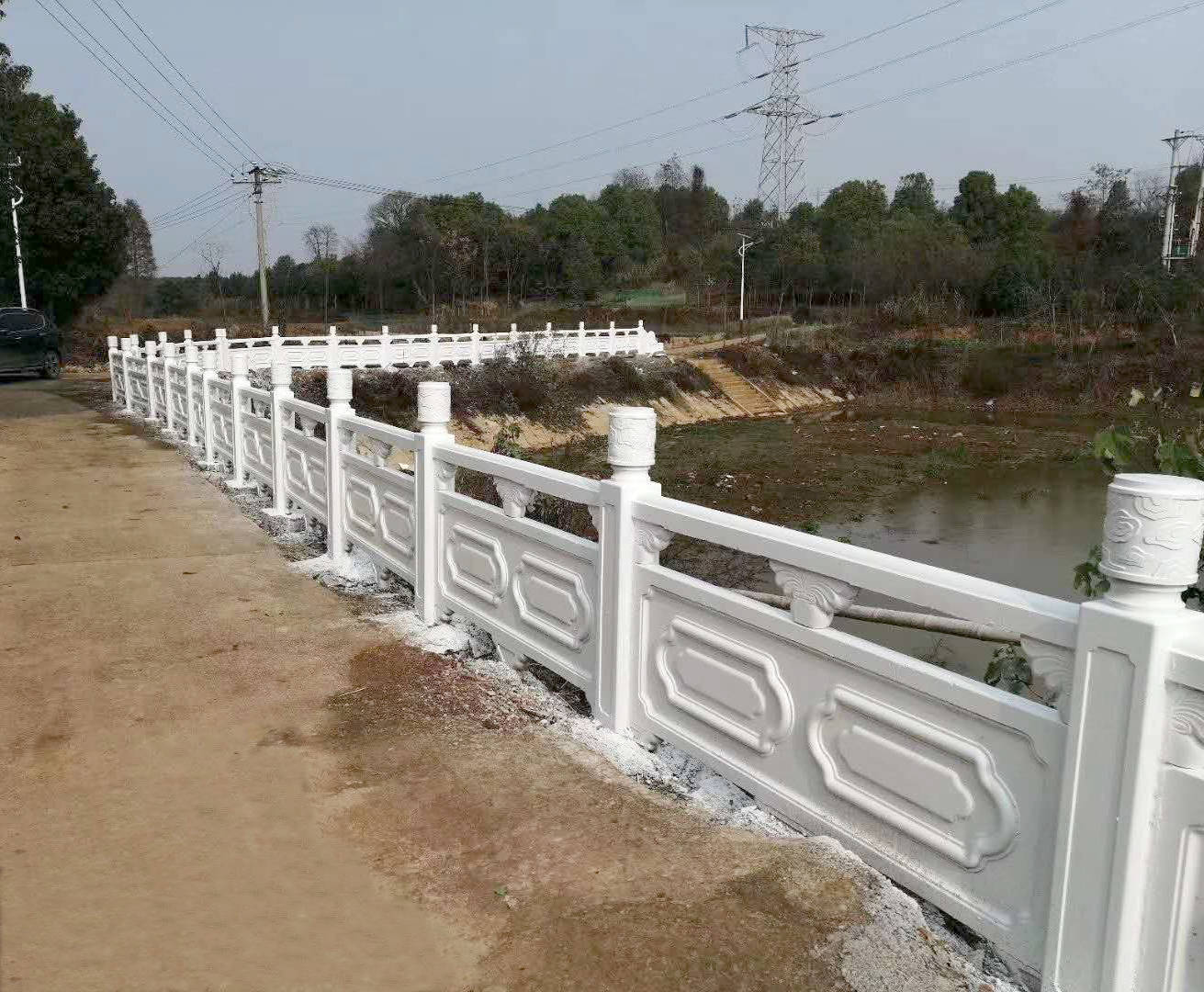 江西水泥仿石栏杆在新农村建设中的作用 混凝土仿石护栏制作工艺