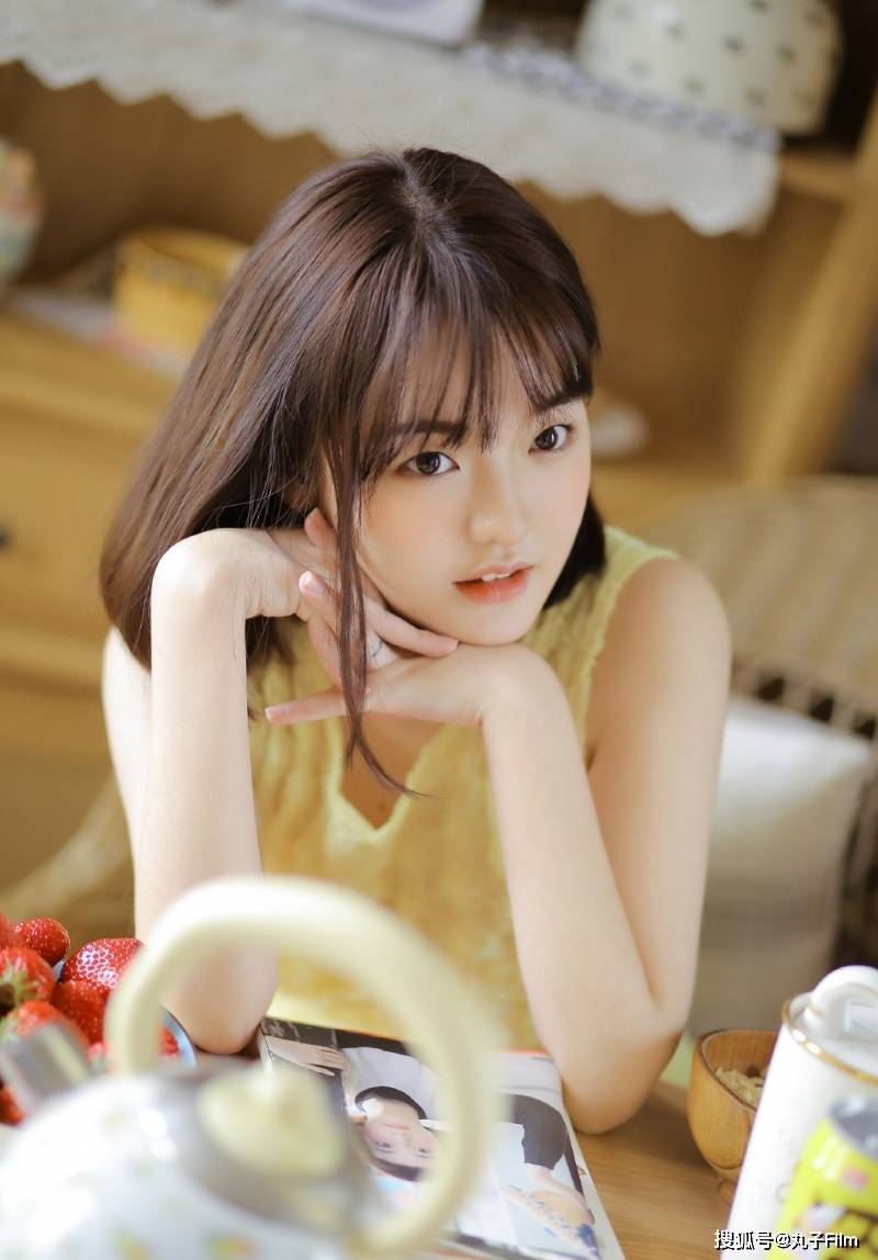 性感美女时尚写真:清纯少女齐肩短发可爱模样清凉,甜美迷人!