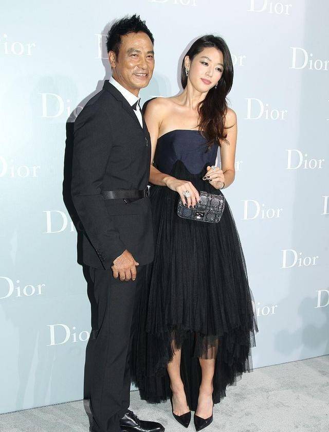 场合|嫁给了设计师之子的全智贤，难怪审美真不错，不浓妆艳抹更有气质