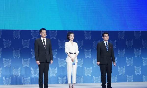 身材|薇娅不愧是做过女团的，身材太好了，穿白色长羽绒服都不显臃肿