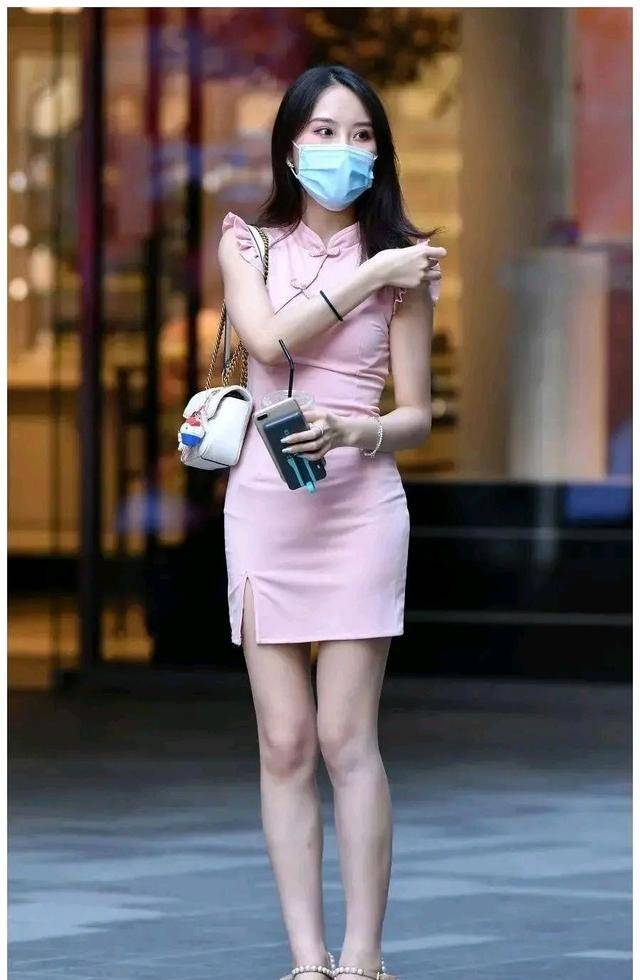 颜色|复古款粉色连衣裙，凸显白嫩肌肤，给人温婉可人的感觉