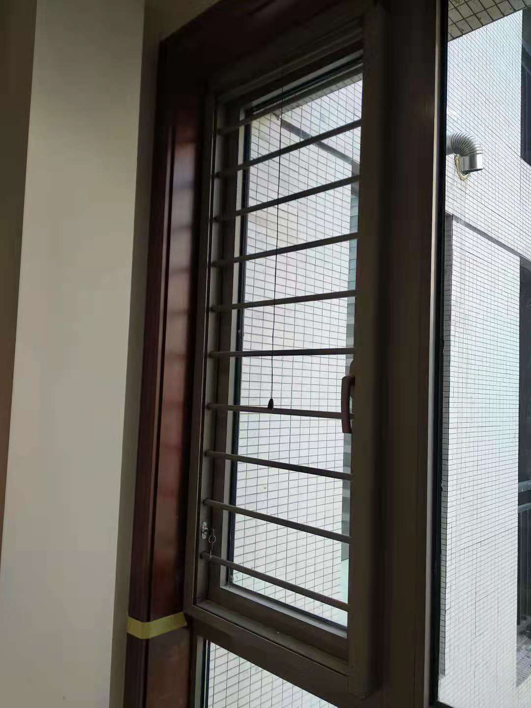 洛阳高层门窗安装防蚊纱窗还是用高透光纱网通风效果好