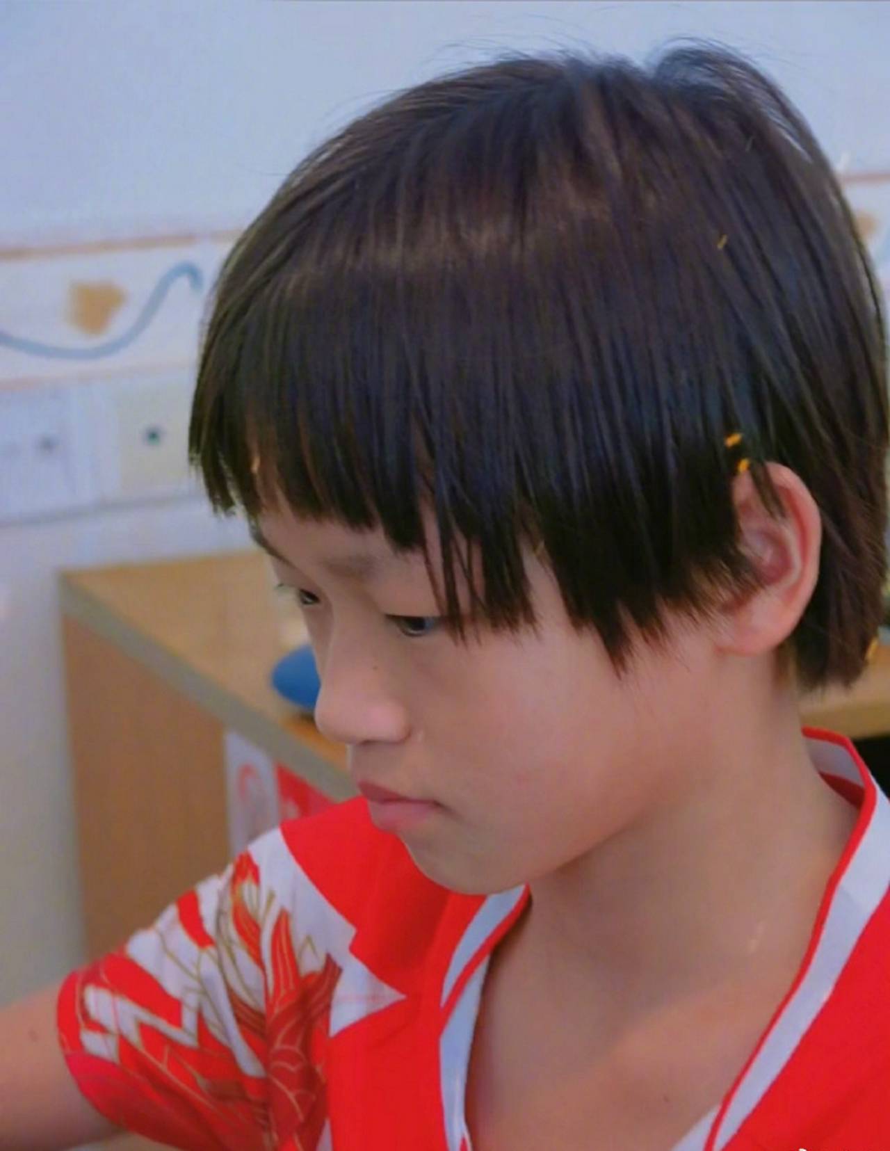 全红婵童年照片曝光 齐刘海短发可爱满分