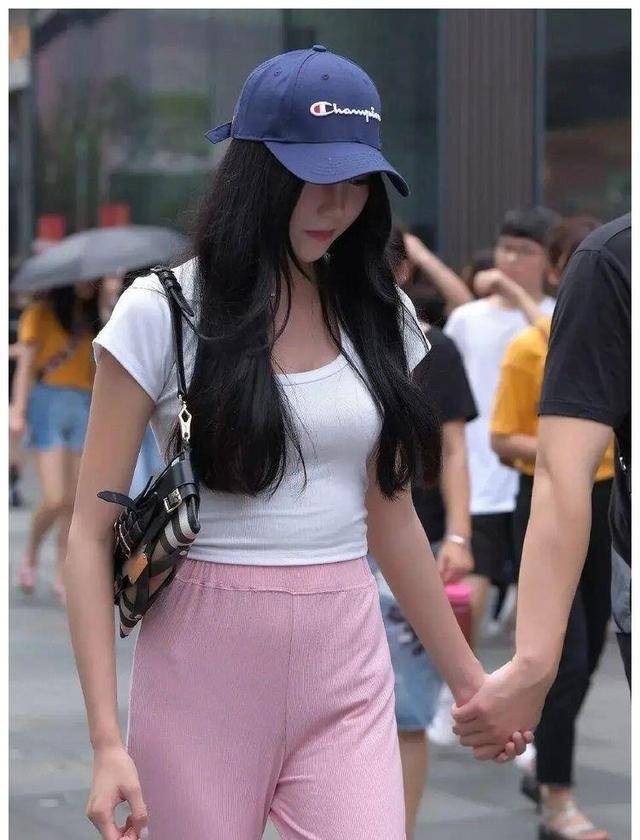 下半身|托腹裤、吊带裙和运动裤其实都是很百搭的时尚单品,修身又优雅