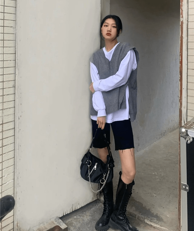 黑色|黑白灰很有“烟火气”，随性混搭时髦又接地气