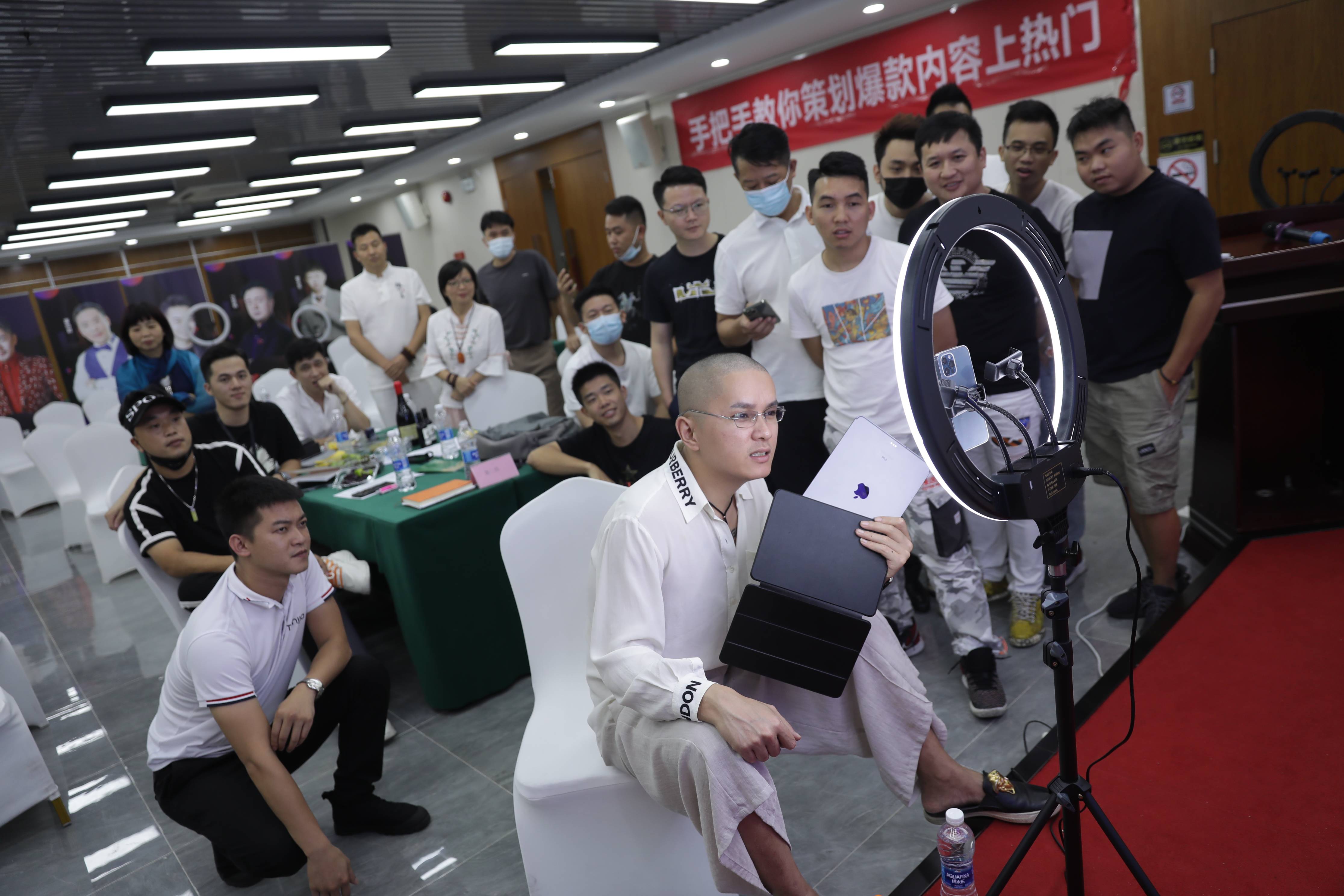 互联网营销师,直播销售员培训现场,图片赏析本次培训也是华南网红孵化