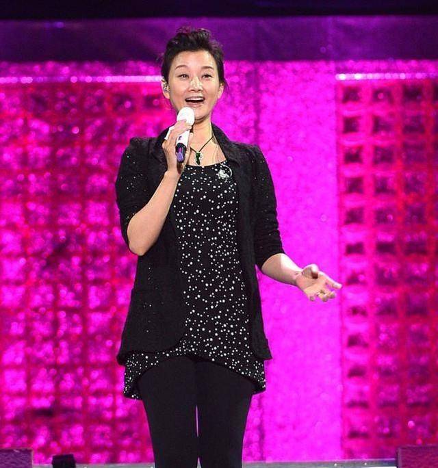 差不多|艺术家里真服宋祖英，私下里和“路人”差不多，但气质却掩盖不住