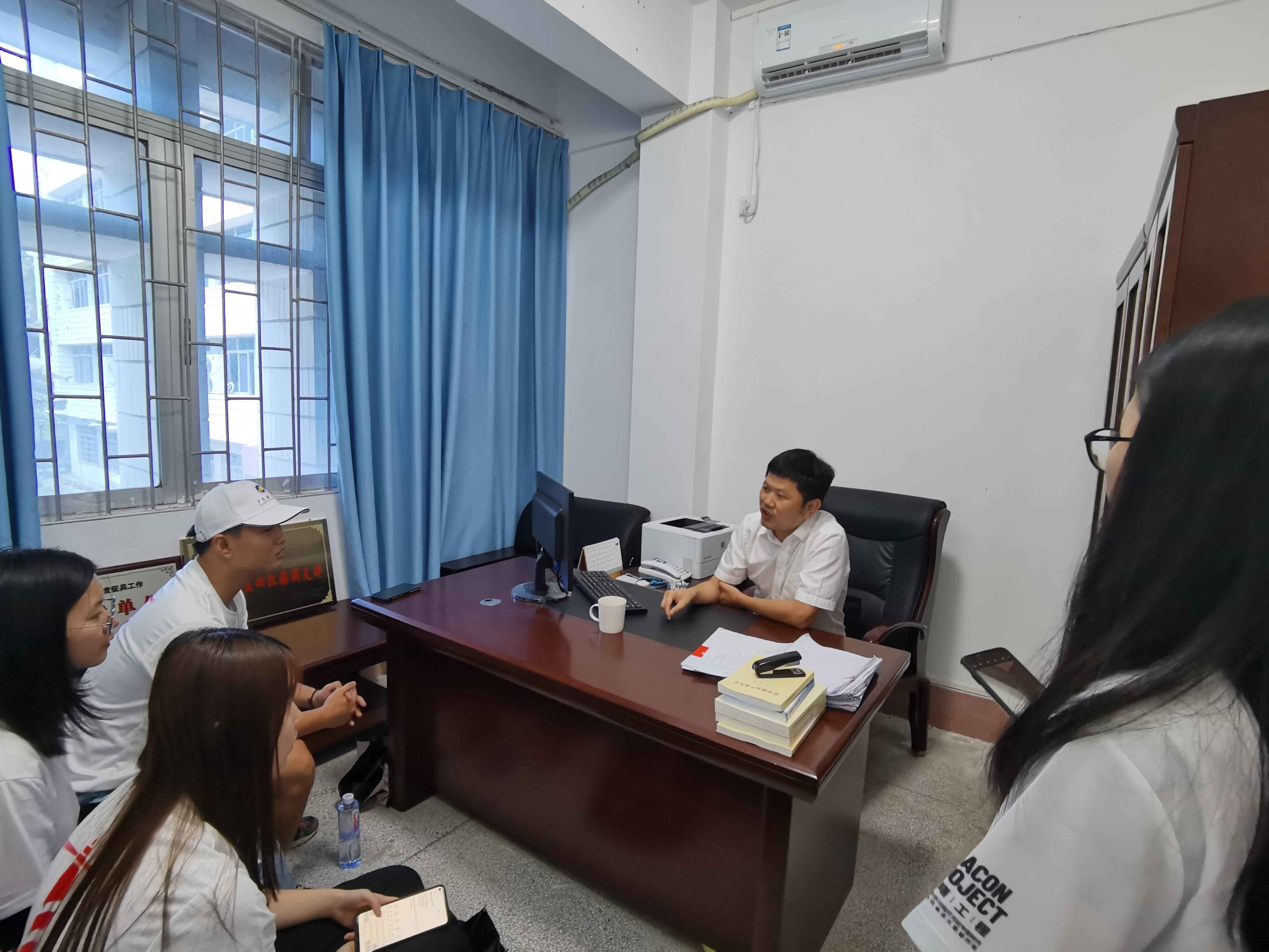 小分队对于半军管办公室的两名老师进行重点的采访,收获不少讯息和