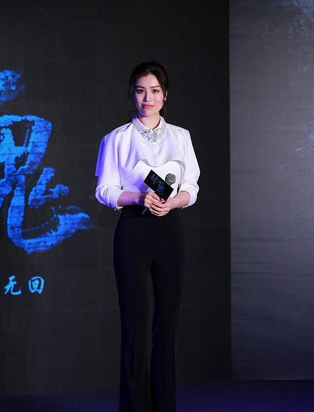 前妻|刘翔前妻的身材真不白给,穿得保守也藏不住,同框温峥嵘也不输