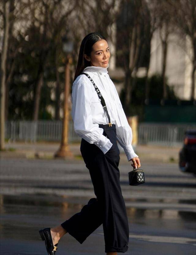 服装|背带裤的潮流风又吹回来了,别老穿普通的牛仔背带裤了,试试这些