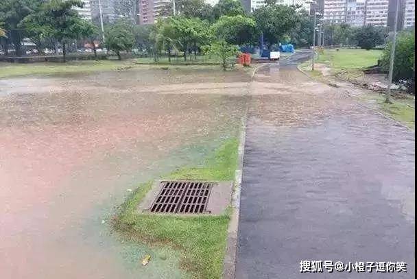 爆笑時刻：妹子，你這褲子確定沒有穿錯麼 搞笑整蠱 第5张