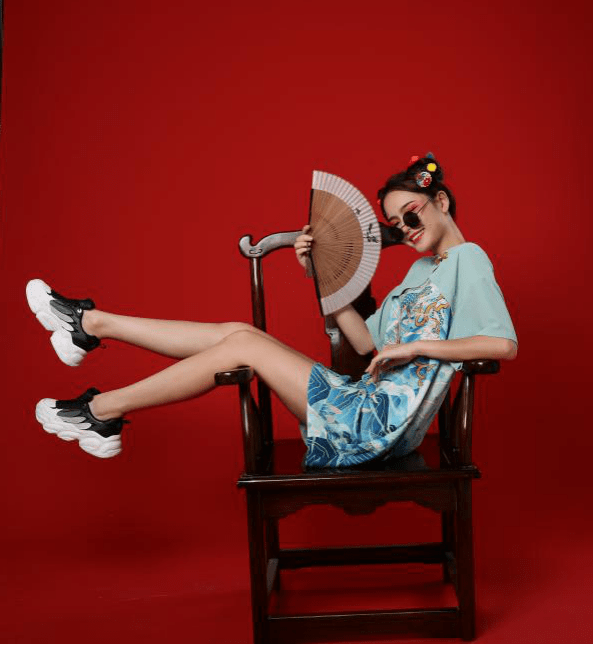 审美|人类高质量女性疯了？为什么喜欢这样的“蠢鞋”