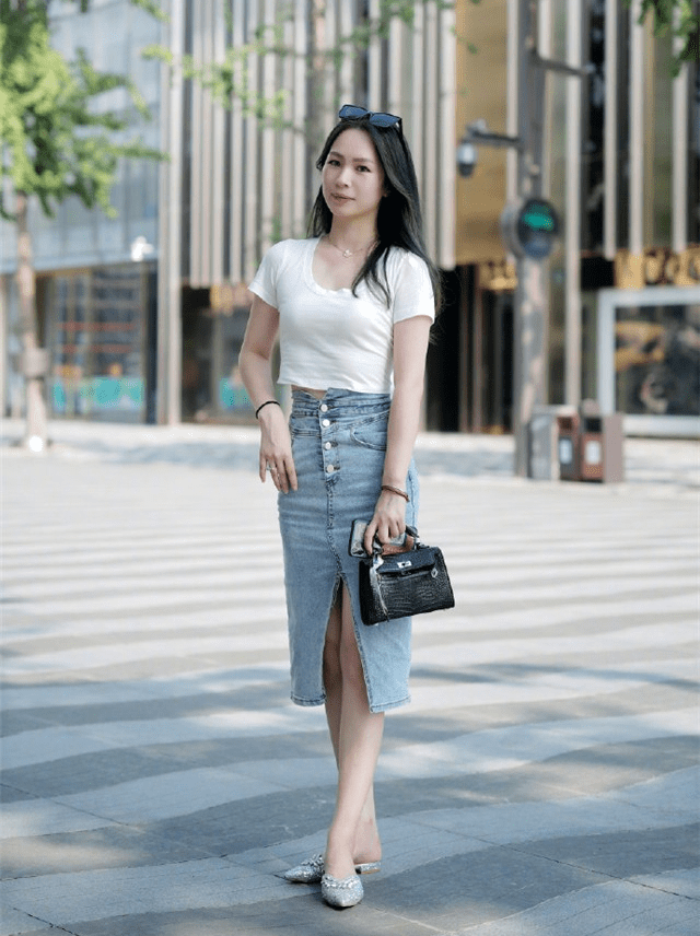 图案|离开裤子的T恤，搭“半身长裙”更洋气显瘦