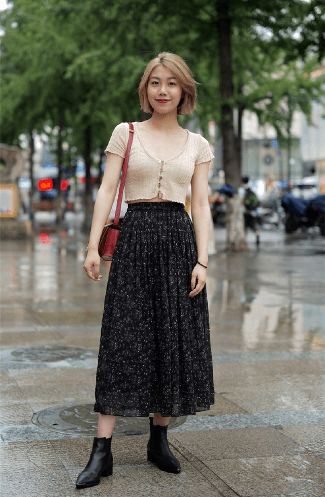 图案|离开裤子的T恤，搭“半身长裙”更洋气显瘦