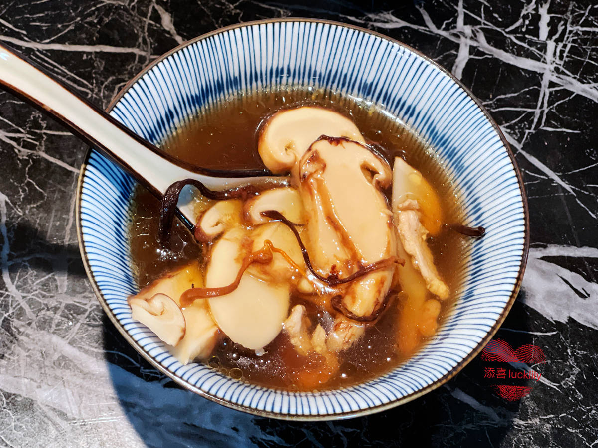 【添喜的厨房】食菌季|瘦肉松茸汤