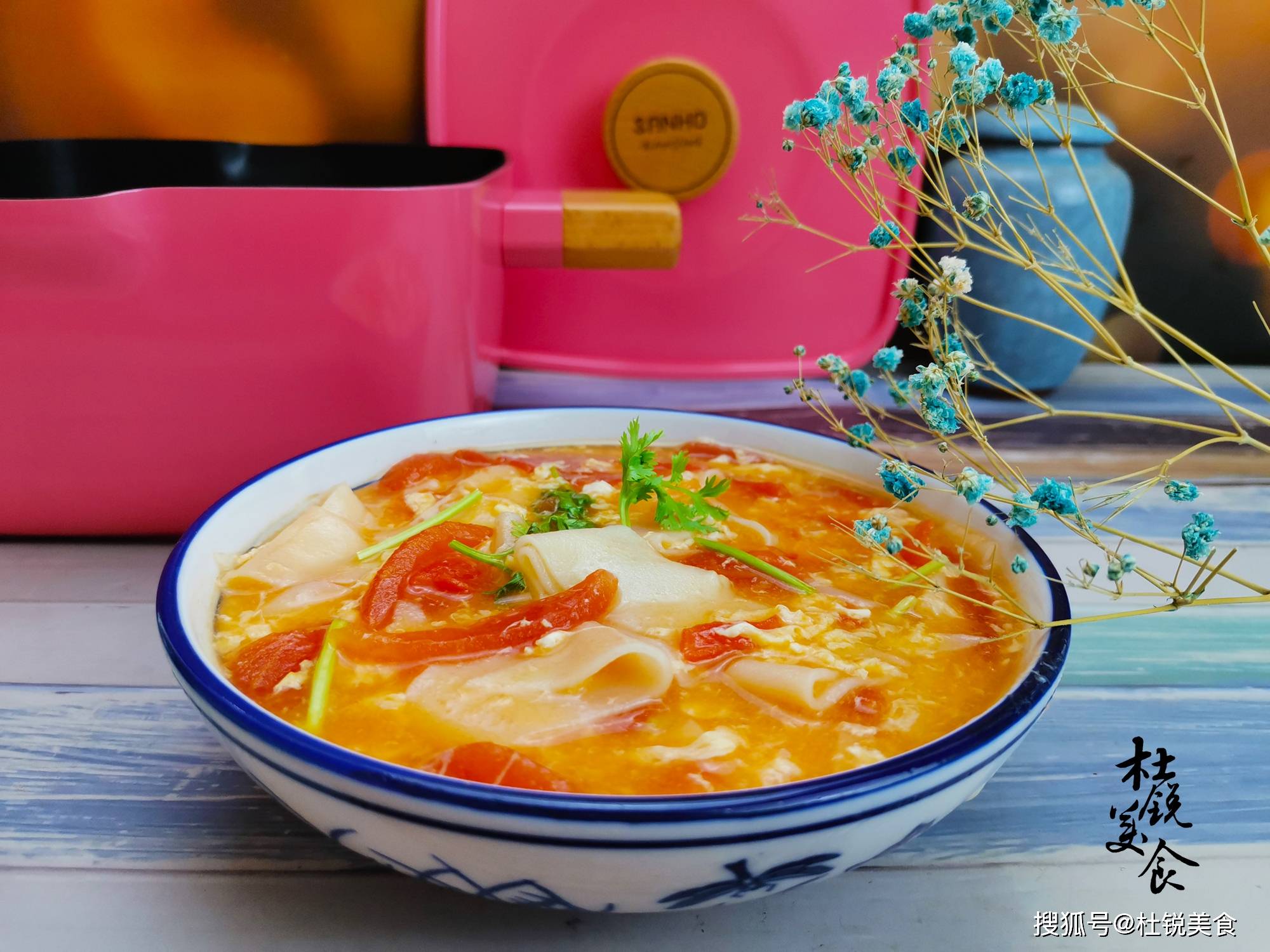 面团|我家早餐从不做面条，纯手工擀成片儿汤，酸爽美味孩子连吃3碗