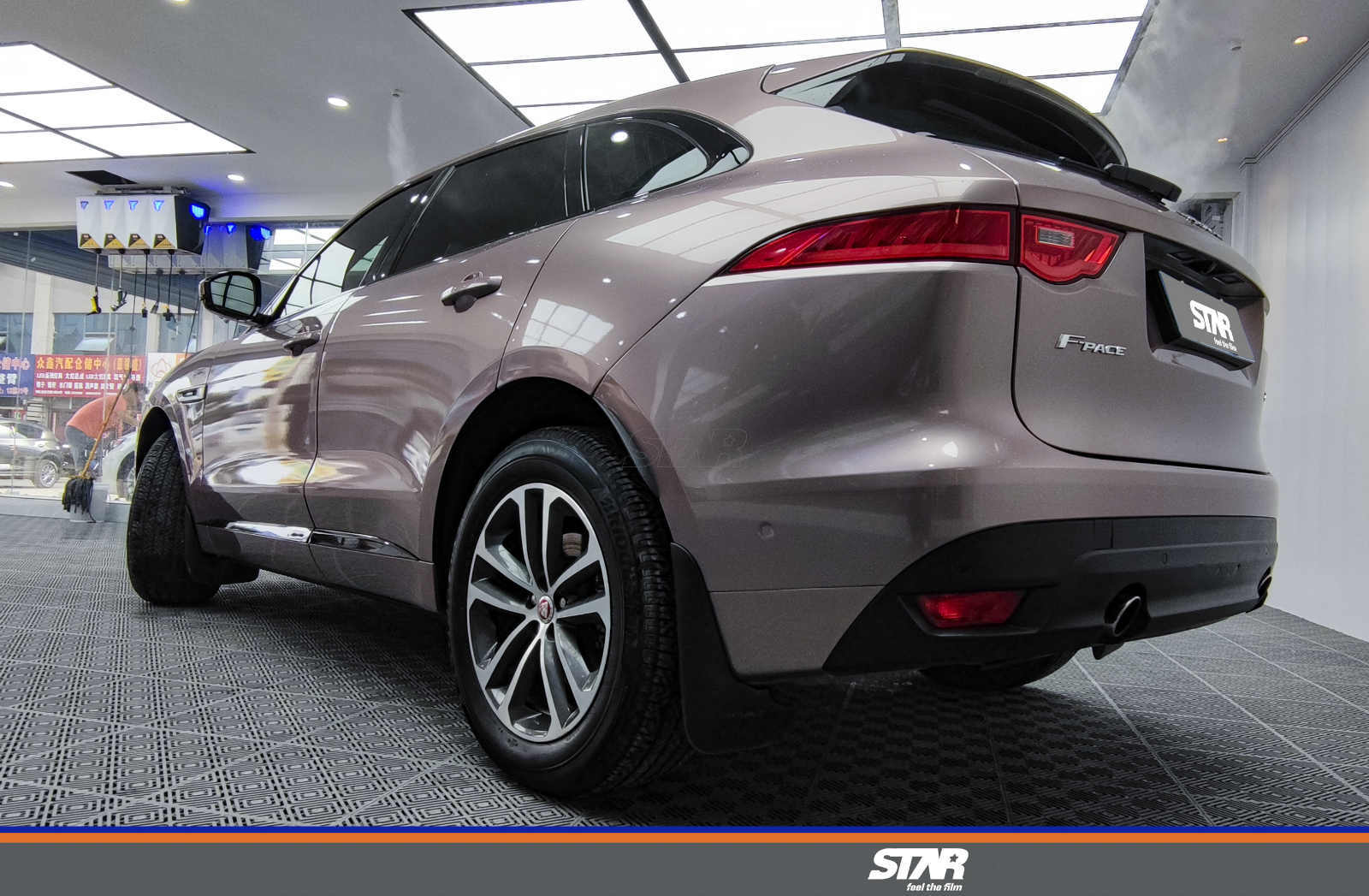 江苏捷豹fpace改色贴膜冰霉粉车身换色专属少女粉