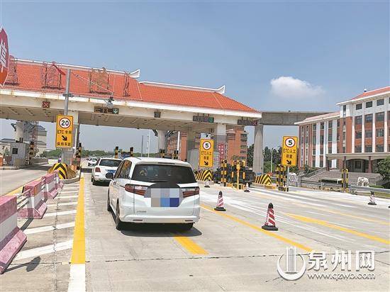 位于大桥项目的三个收费站出入口日均车流量环比6月增长22%,使用etc的