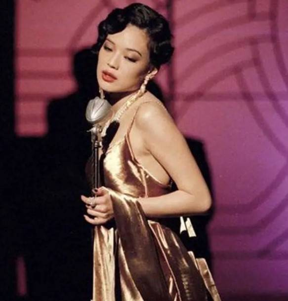 张艺谋|一穿旗袍全现行，hold得住就是风情万种，否则就如同像在过家家！